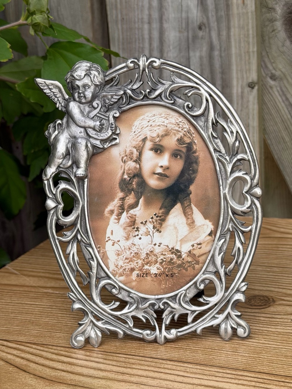 Vintage Ornate Victorian Style Pewter Oval Cherub Picture Frame 3 1/2” x 5”